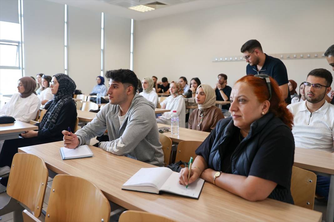 Konyalı Aynur yeğeniyle girdiği iddiayı kazandı, 52 yaşında üniversiteli oldu 3